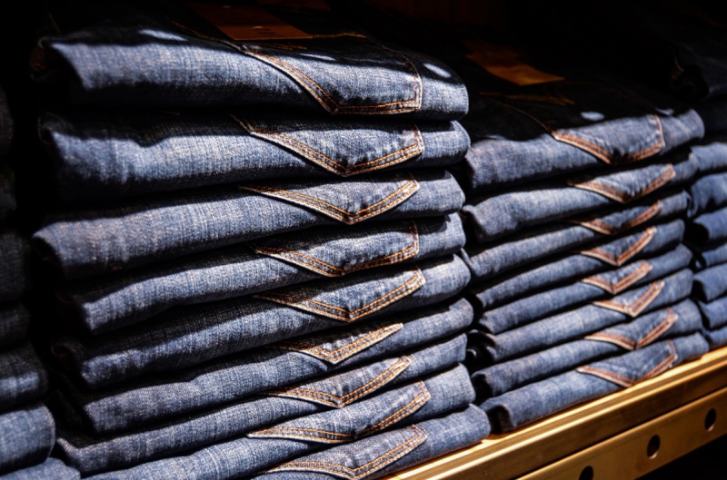 magasin-UTELLE-min_jeans_pants_blue_shop_shopping_shelf_exhibition_buy-940702